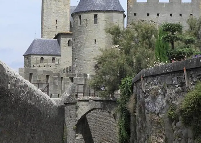 Le Logis Des Remparts Coeur De La Cite Medievale Et Parking Inclus